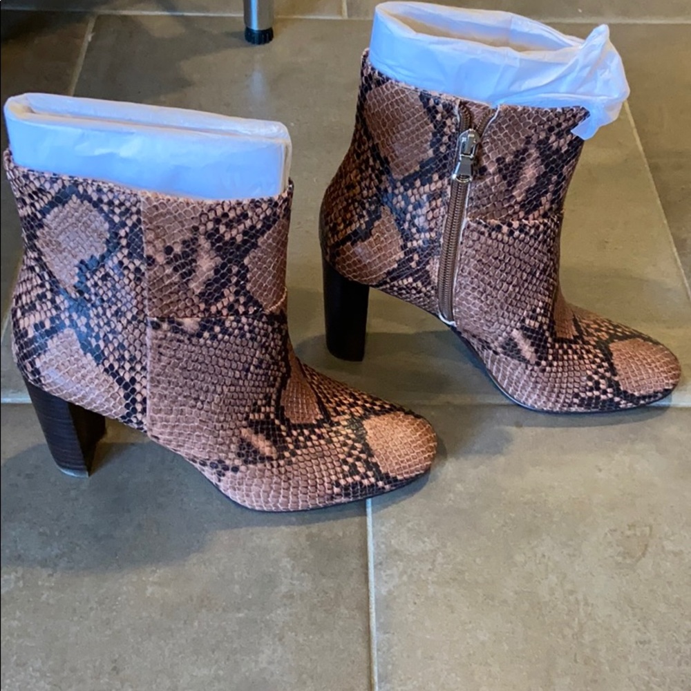 Ann Taylor size 7 heeled booties